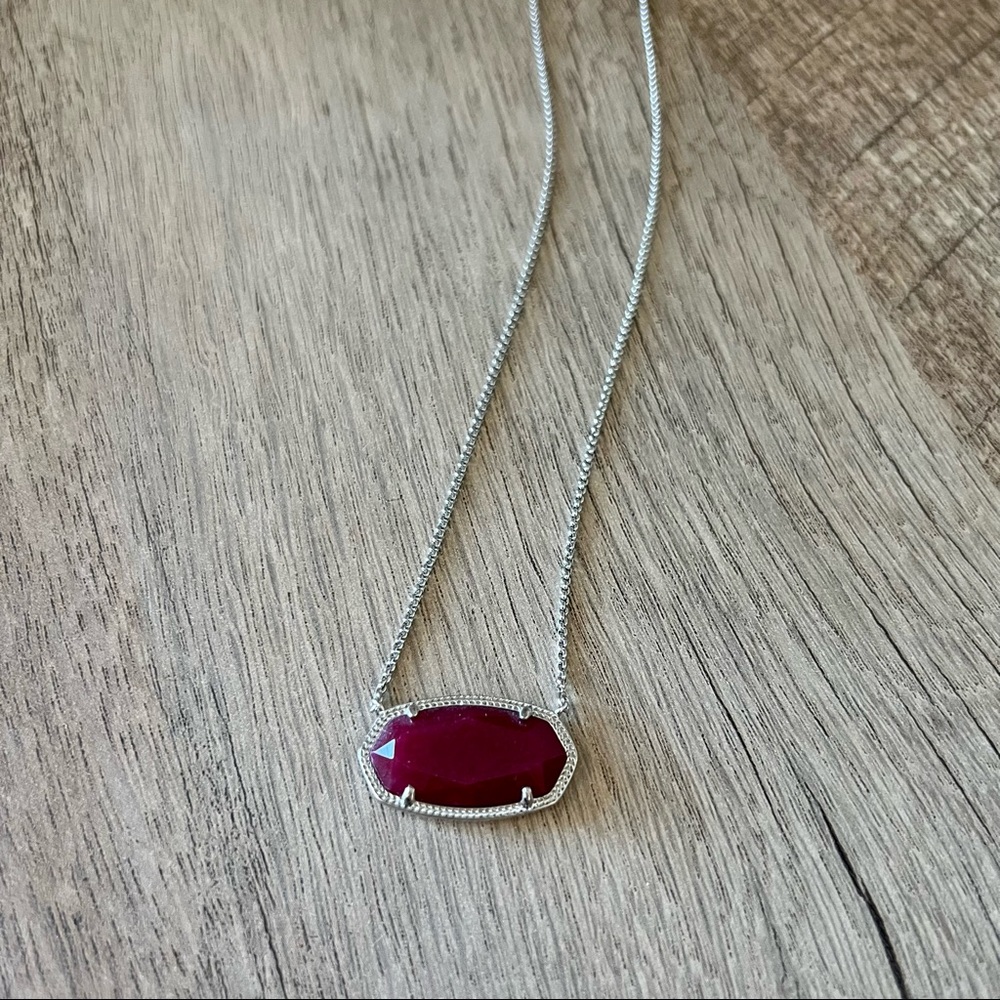 Kendra Scott necklace